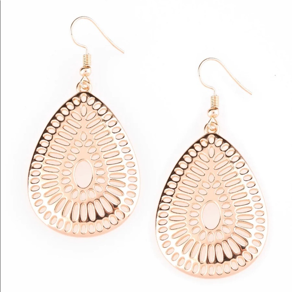You Look GRATE! Gold Dangle Earrings - Picture 2 of 2